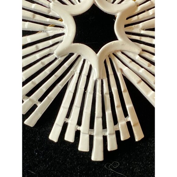 Vintage Crown Trifari White Starburst Brooch Pin J0200 - Picture 5 of 12